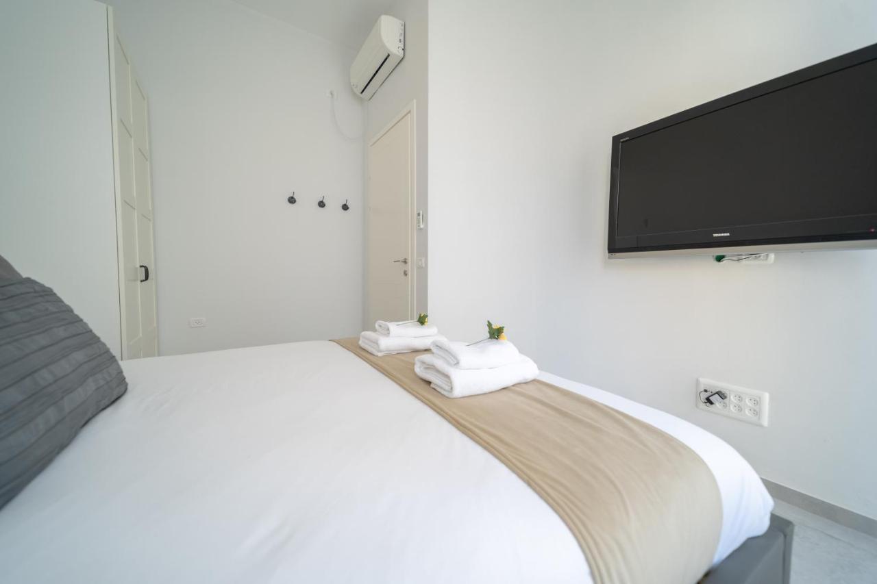 Yalarent Boutique Apartments In Jaffa'S Flea Market Tel Aviv Esterno foto