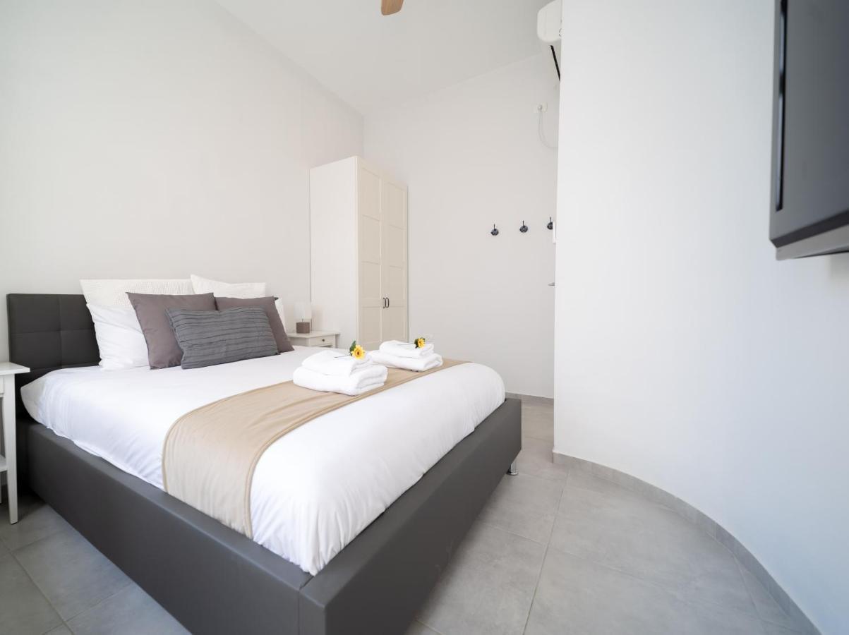 Yalarent Boutique Apartments In Jaffa'S Flea Market Tel Aviv Esterno foto